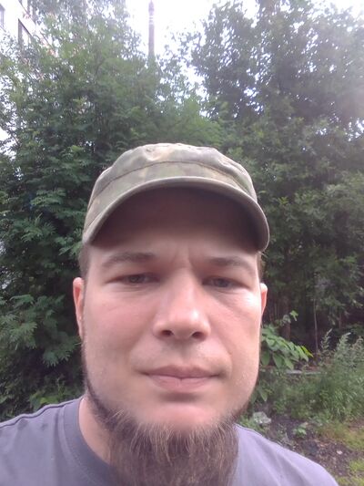  ,   Viktor, 36 ,   