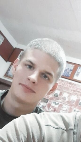  ,   Maxim, 22 ,   ,   , c 
