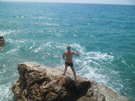  ,   Bobi, 35 ,  