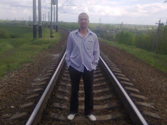  ,   Viktor, 43 ,  