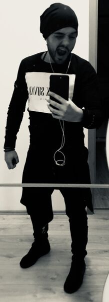  ,   Alex, 33 ,   