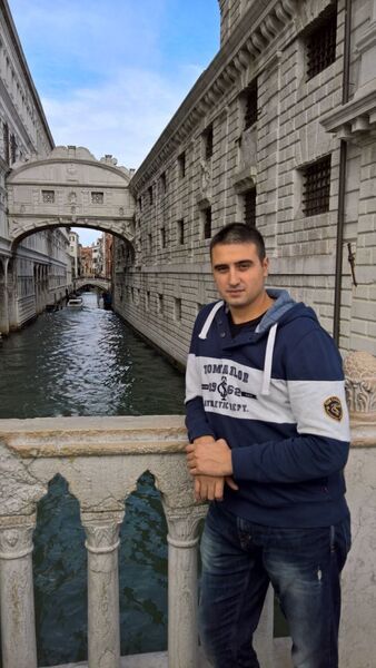  ,   Viktor, 35 ,   