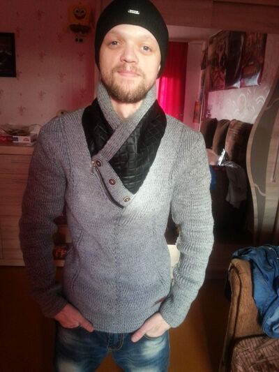  ,   Eduard, 35 ,   