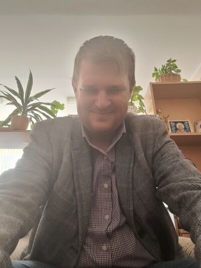  ,   Artur, 33 ,   ,   , c 