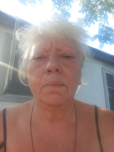  ,   Larisa, 57 ,   c 
