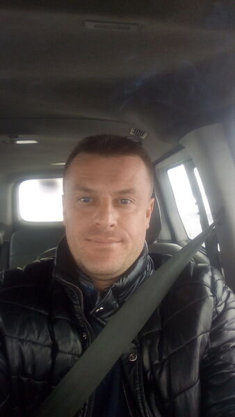  ,   Maikl, 42 ,   