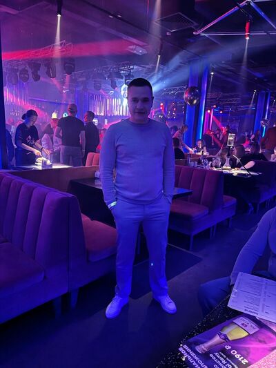  -,   Anton, 37 ,   ,   