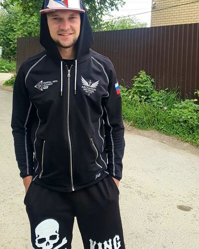 ,   Artem, 30 ,   ,   , c , 
