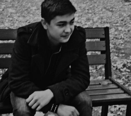  ,   Catalin, 28 ,   