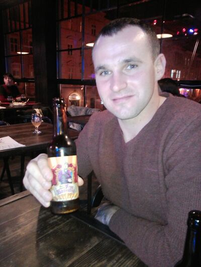  ,   Viktor, 35 ,   