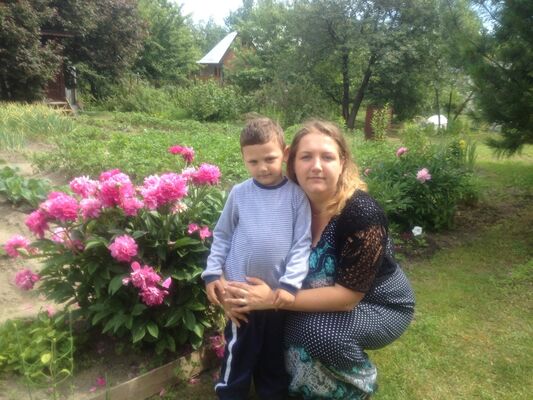  ,   Anyta, 37 ,   ,   , c 