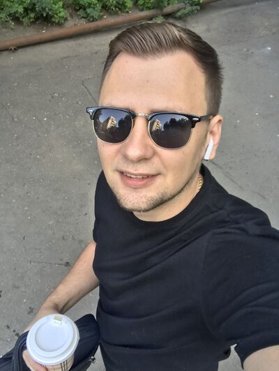  ,   Tim Brows, 32 ,  