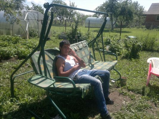  ,   Baxow, 37 ,  