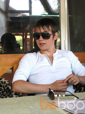  ,   Artem, 32 ,  