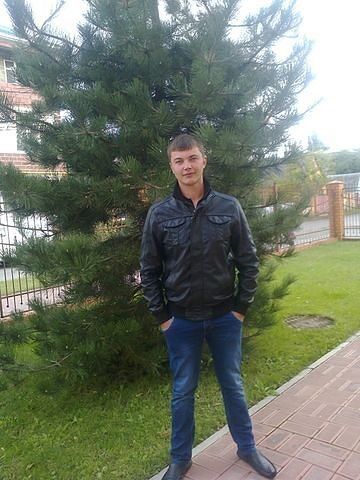  ,   Viktor, 32 ,   