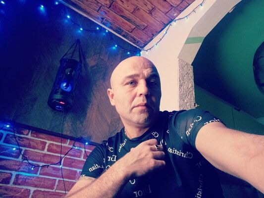  ,   Nik, 40 ,   c 