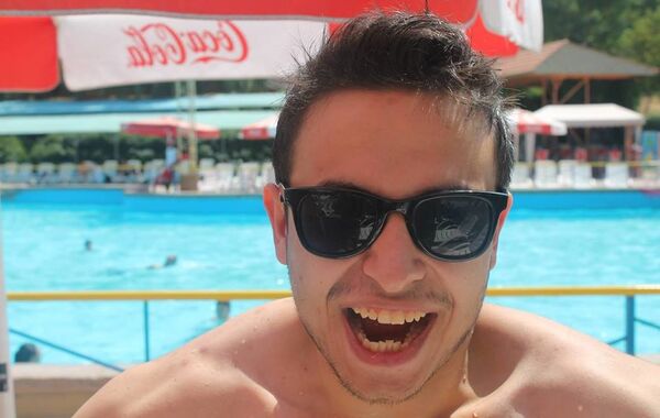  ,   Arman, 32 ,   ,   , c 