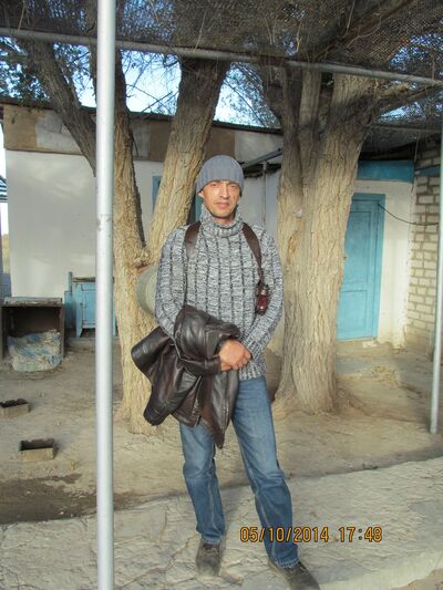  ,   Viktor, 52 ,  