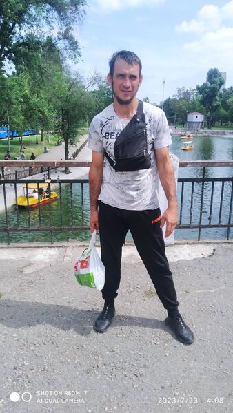  ,   Anton, 32 ,   ,   