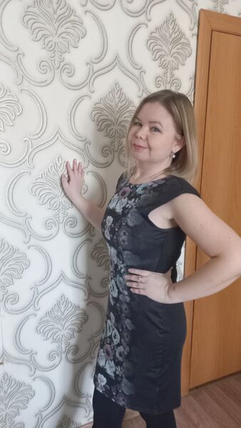  ,   Elena, 39 ,   c 