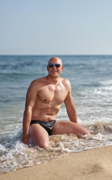  ,   Maxim, 38 ,  