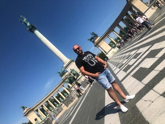  ,   Artur, 42 ,     , c 