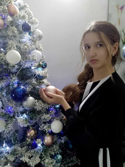  ,   Farida, 19 ,  