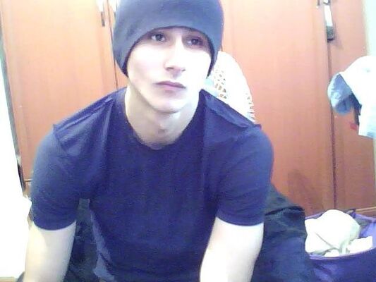  ,   Eddi, 32 ,   