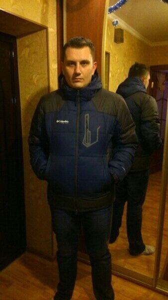  9465046  Dmitrii, 33 ,    