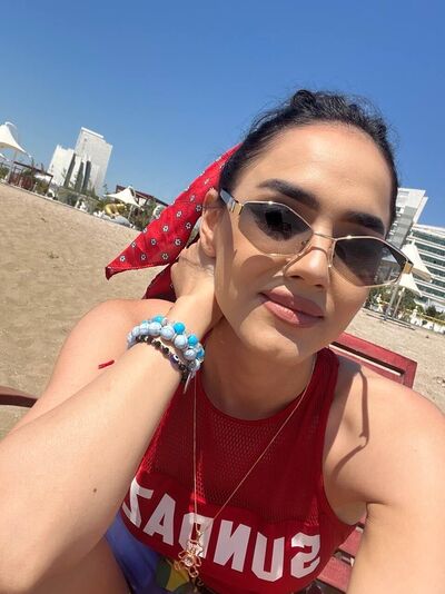  Keluang,   Bella, 35 ,     , c 