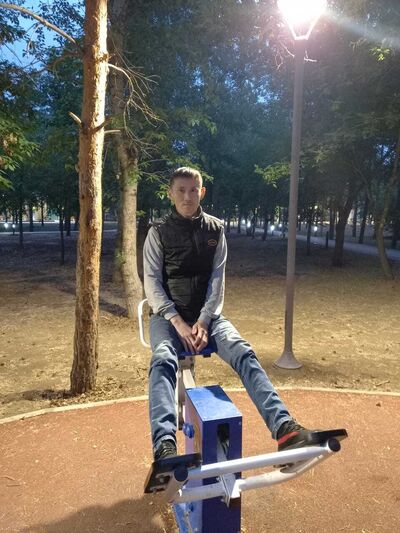  ,   Erlan, 32 ,   ,   