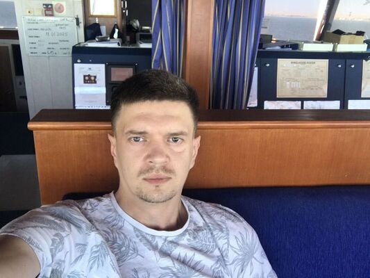  --,   Maxim, 34 ,   ,   
