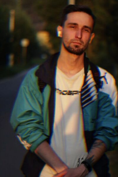  ,   Kykose, 28 ,   ,   