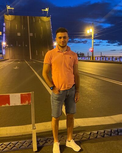  ,   Mario, 32 ,  