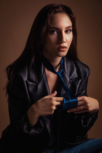  ,   Anita, 25 ,   c 