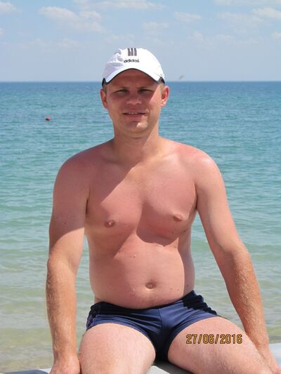  ,   Viktor, 27 ,   