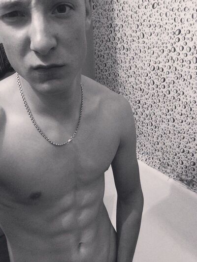  ,   Radomir, 28 ,   