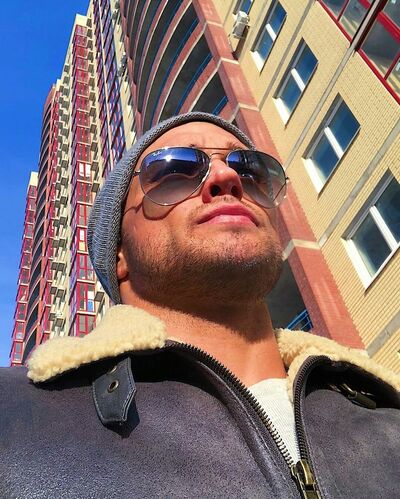  ,   Artur, 42 ,   ,   , c 