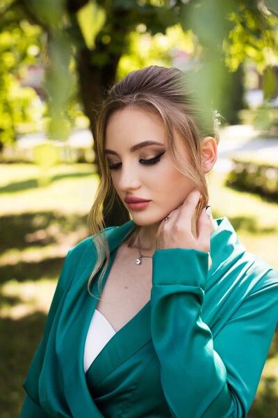   ,   Miki, 20 ,   ,   , c 