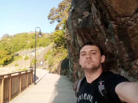  ,   Leonid, 32 ,   c 