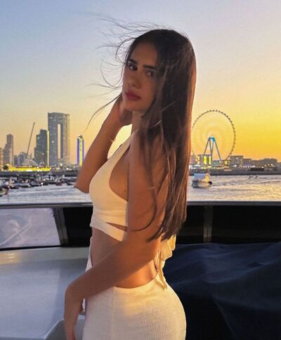  ,   Julia, 20 ,   ,   