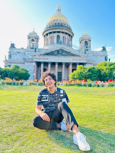  ,   Antony, 28 ,   ,   