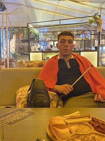 ,   Janik, 22 ,   ,   
