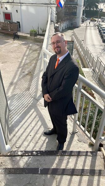  ,   Denis, 40 ,   ,   , c 