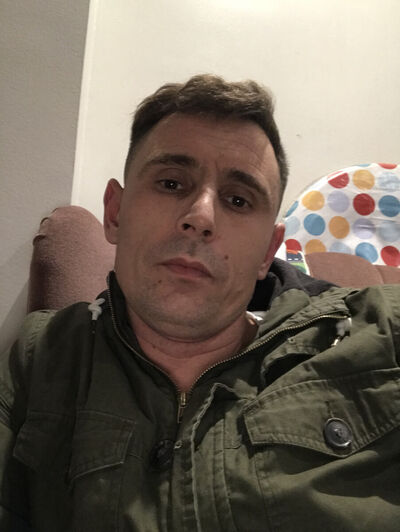  Abbots Langley,   , 44 ,  