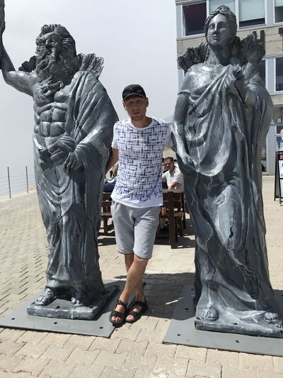  ,   Sergei, 42 ,   ,   