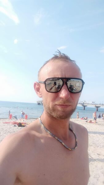  ,   Yevhen, 42 ,   ,   