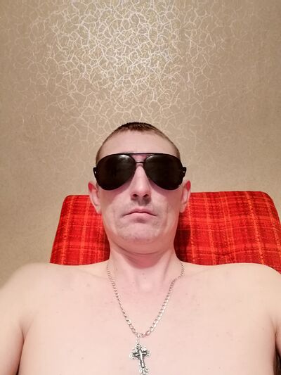  ,   Denis, 37 ,   ,   