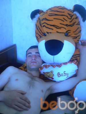  ,   Maxo, 36 ,  