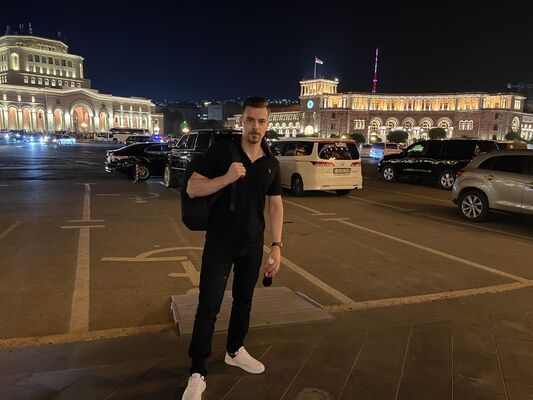  ,   Armen, 32 ,   ,   , 